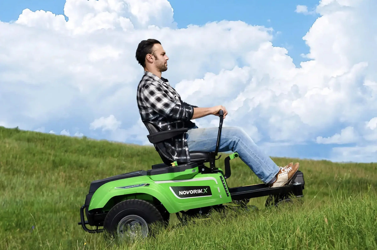 How to Use Riding Mowers for Autumn Leaf Cleaning and Winter Snow Remo